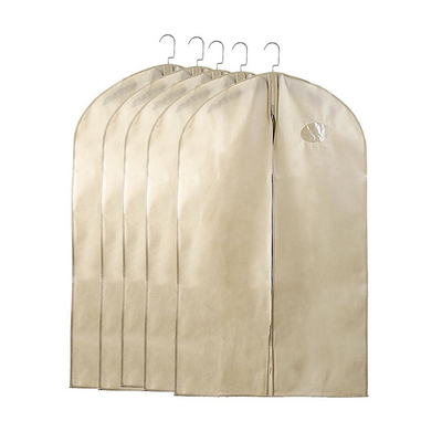 Biznesowy czarny pikowany pokrowiec na garnitur 80 g / m2 60 x 100 cm